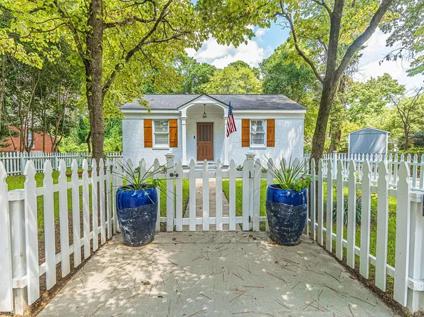 804 Calvin Cir, Fayetteville, NC 28303