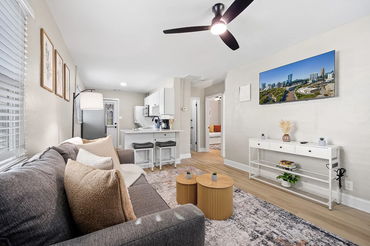2 bed, 1.0 bath, $4,011 — Photo 2