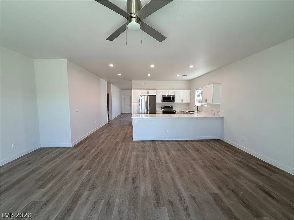 3 bed, 2.0 bath, 2088 sqft, $1,900 — Photo 3