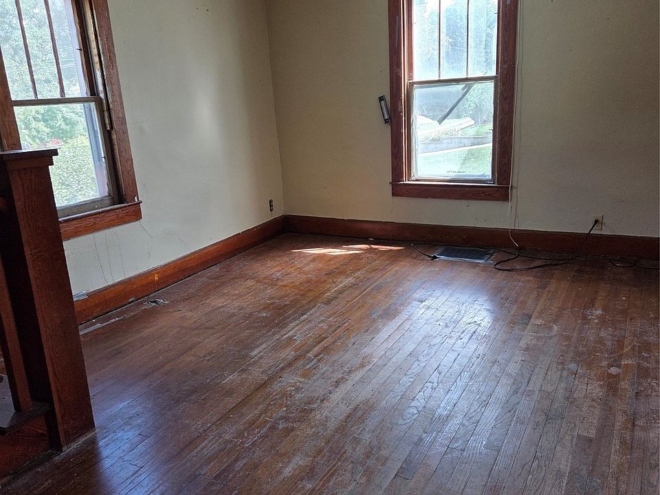 2nd image of 214 N Fillmore St