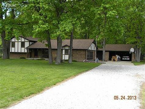 This home has over 2200 sq ft with a 28 x 28 detached garage. There is three bedrooms, a study, livingroom and Family Room and 2.5 Baths.