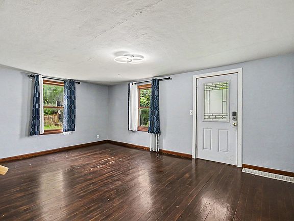 2nd image of 1100 Deephaven Dr