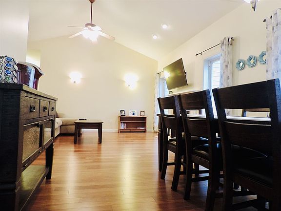 5th image of 51 Dorsman Dr