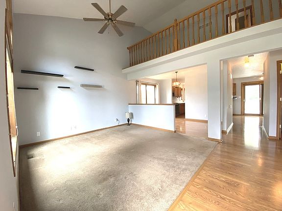 3rd image of 394 N Willow Dr