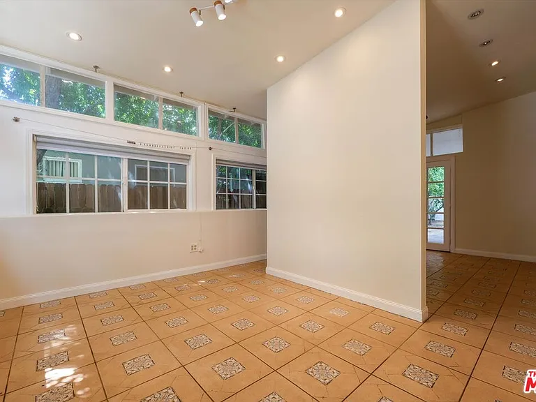 22750 Clarendon St — Photo 19