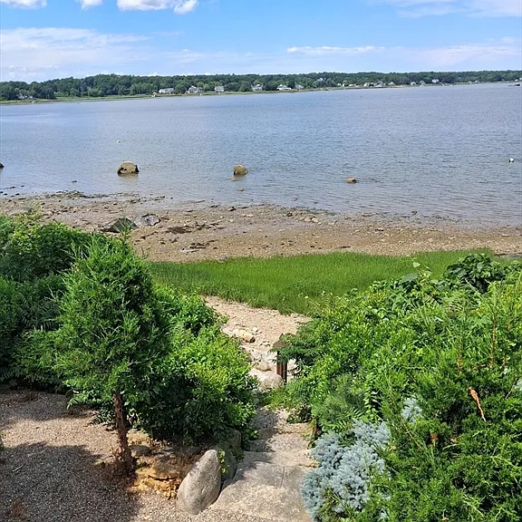 18 Shore Dr — Photo 3