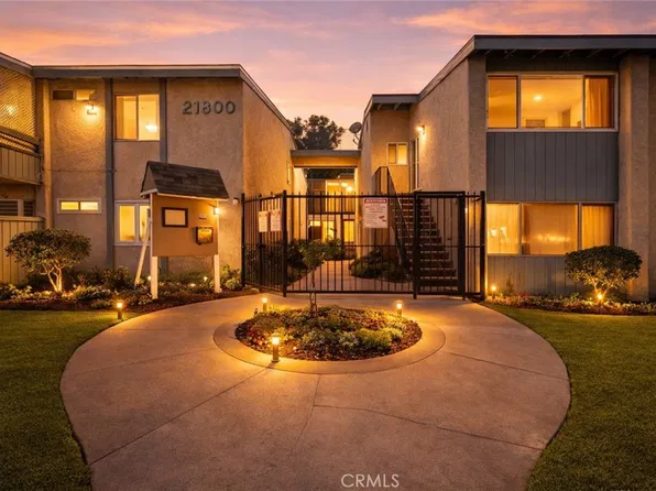21800 Schoenborn St Unit 215, Canoga Park, CA 91304