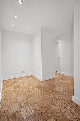 3rd image of 141 E 55th St APT 4G