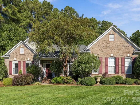 205 Woodward Ridge Dr, Mount Holly, NC 28120