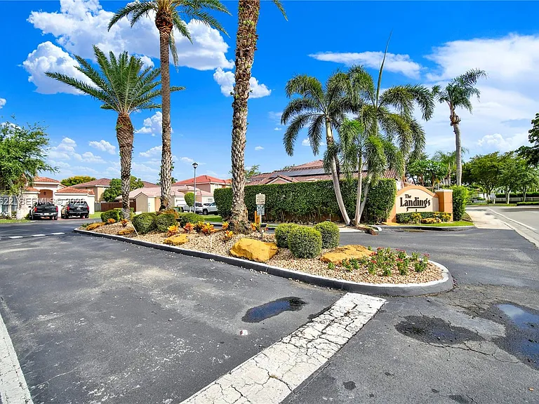 16301 SW 100th Ter — Photo 32