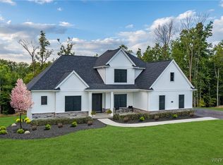 7 Kestrel Ct, Orchard Park, NY 14127