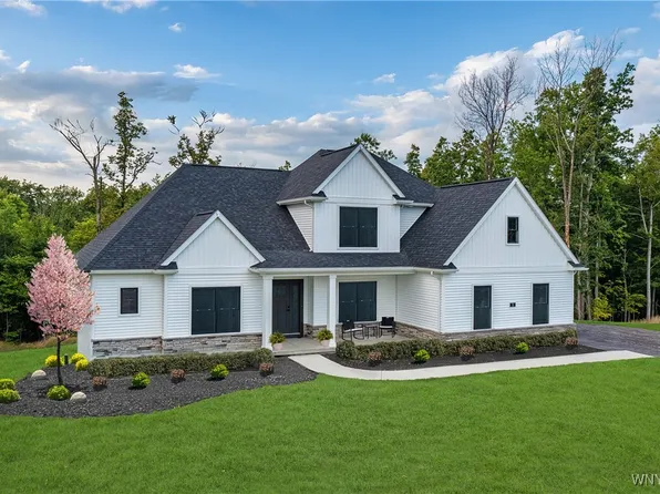 3863 Ridgeland Dr, Wheatfield, NY 14120