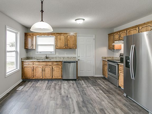 5th image of 312 Brook Mead Dr