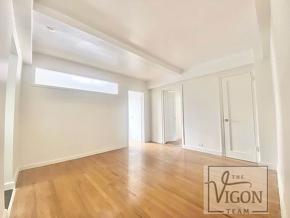 3rd image of 330 E 43rd St APT 701