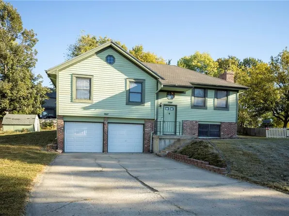 7117 Michael Ln, Pleasant Valley, MO 64068