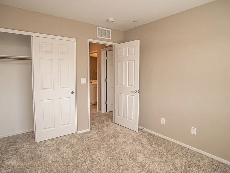 9 Alamere Falls Dr — Photo 27