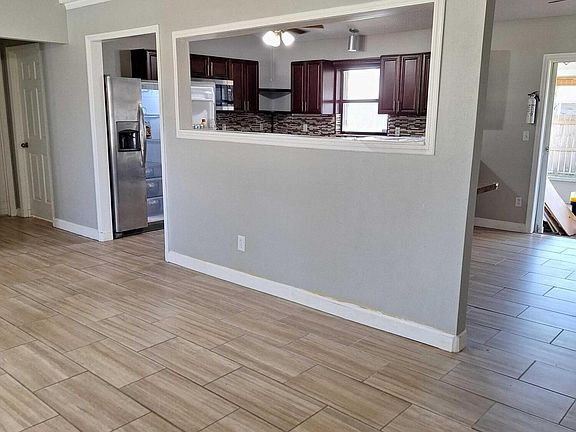 3rd image of 2510 Glenwood Dr