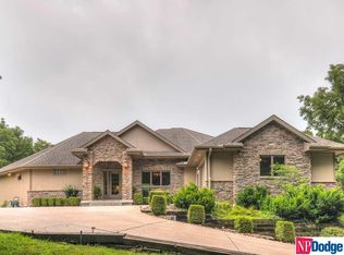 911 Zinsmaster Ct, Bellevue, NE 68005