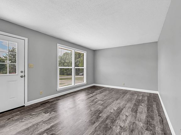 5th image of 3105 Spring Creek Ct