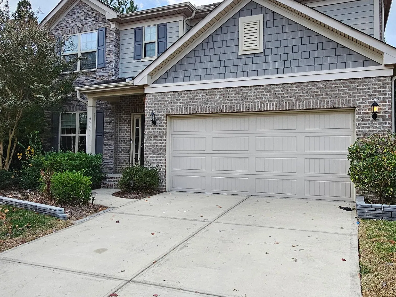 4 bed, 2800 sqft, $2,649 — Photo 1