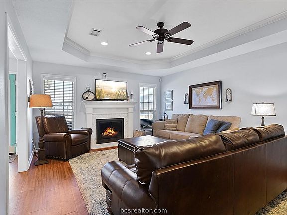 4th image of 309 Regensburg Ln