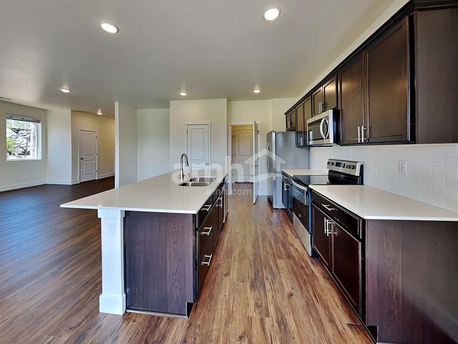 4 bed, 2.5 bath, 2209 sqft, $3,620 — Photo 4