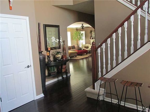 4th image of 2128 Foxglove Dr