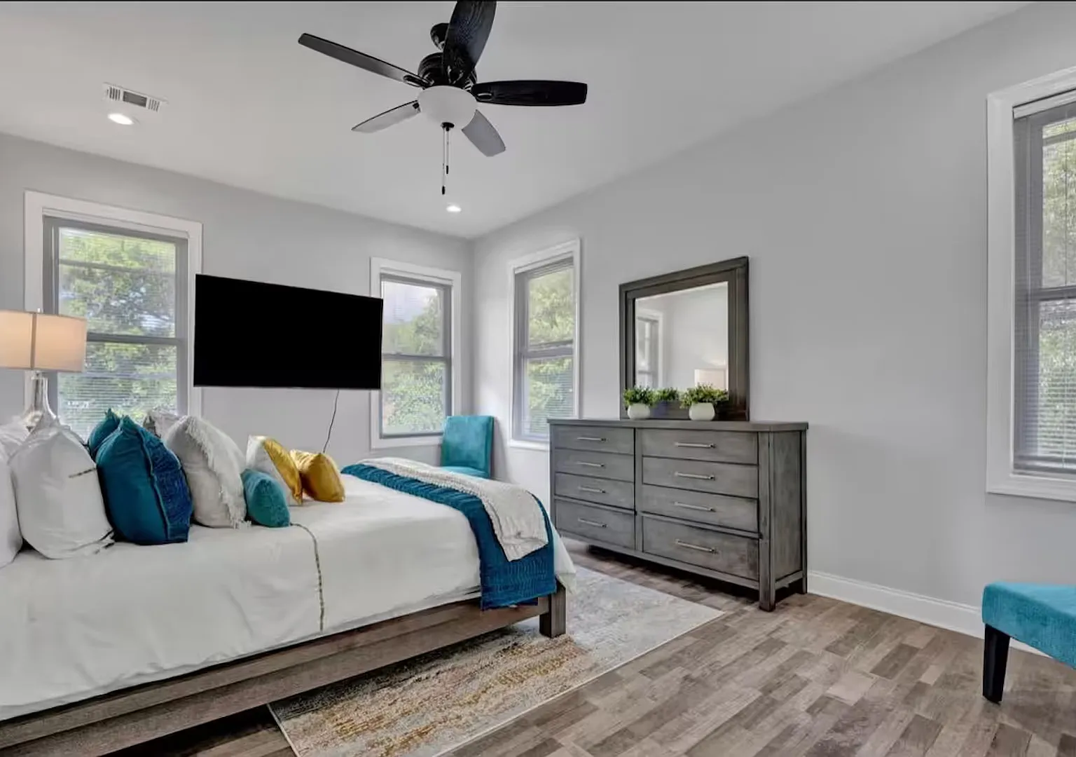 Furnished home perfect month stays, or longer! — Photo 3