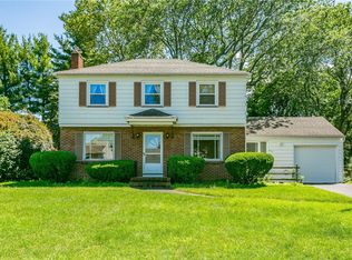 559 Barry Rd, Rochester, NY 14617
