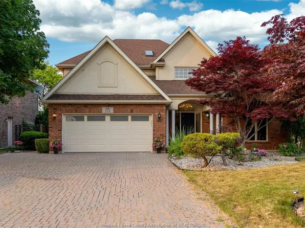 824 Lake Trail Dr, Windsor, ON N9G 2M8
