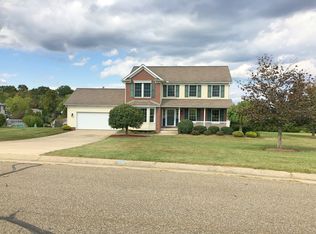 1587 Pondview Dr NE, Bolivar, OH 44612