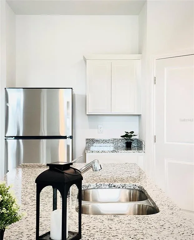 3 bed, 2.0 bath, 1764 sqft, $2,000 — Photo 3