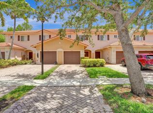 8806 S Isles Cir, Tamarac, FL 33321