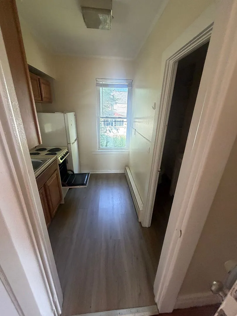 282 Manning Blvd — Photo 3