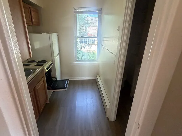 282 Manning Blvd — Photo 3