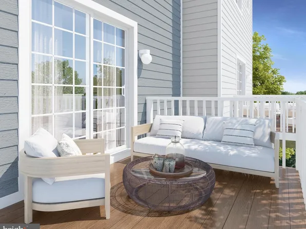 5 Little Pond Dr, Laurel Springs, NJ 08021