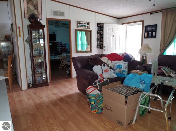 2824 Badger Rd, Beaverton, MI 48612