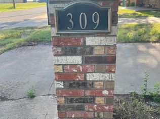 309 W 6th St, Burkburnett, TX 76354