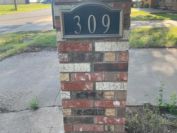 309 W 6th St, Burkburnett, TX 76354