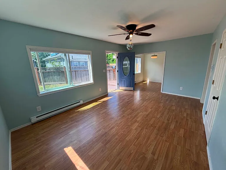 1927 Rainier Ave — Photo 6