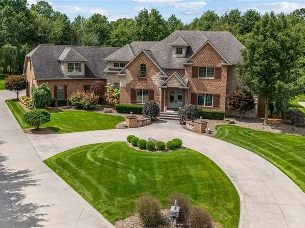 1555 Fox Den Ct, Canfield, OH 44406