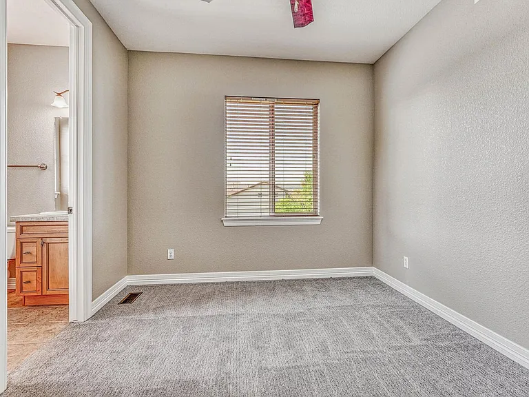 9611 Sunset Hill Dr — Photo 24