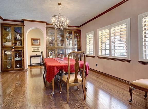 2nd image of 3001 Santa Monica Dr