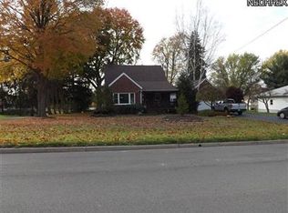 206 Elmwood Dr, Hubbard, OH