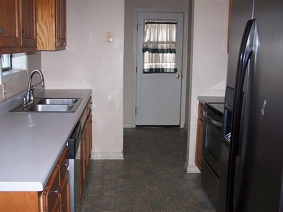 3rd image of 205 Dogwood St