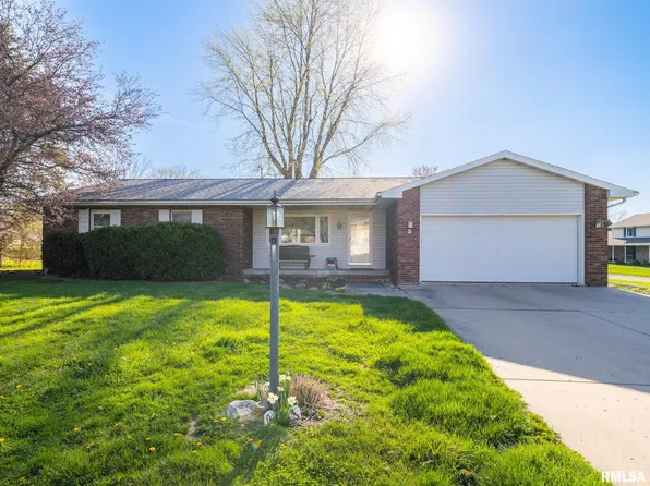 2 Knollcrest Ct, East Peoria, IL 61611