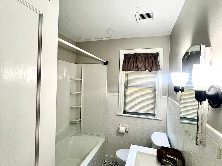 119 E Church St — Photo 15