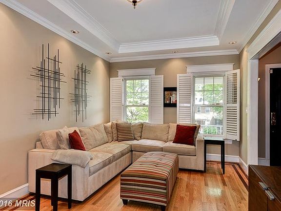 Living Room (3 of 3)