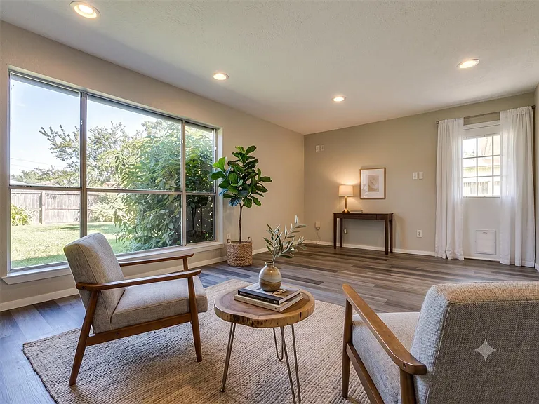 302 Morningside Dr — Photo 10