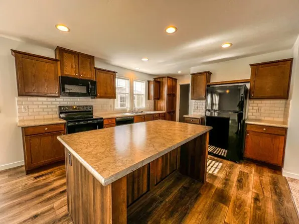1070 E Park St #P1070, Gardner, KS 66030